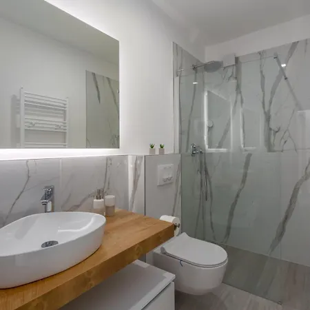 Matic Ground Floor With Shared Pool *