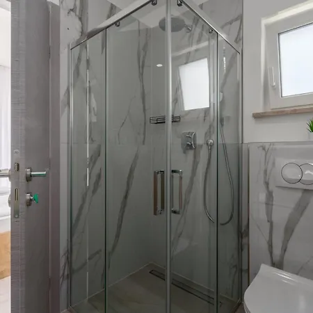 Appartement Matic Ground Floor With Shared Pool Funtana