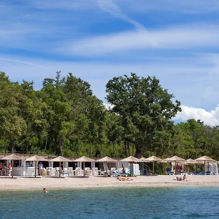 Matic Ground Floor With Shared Pool