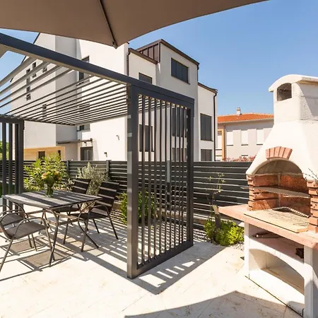 Matic Ground Floor With Shared Pool Funtana