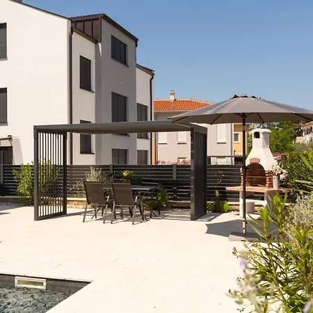 Matic Ground Floor With Shared Pool