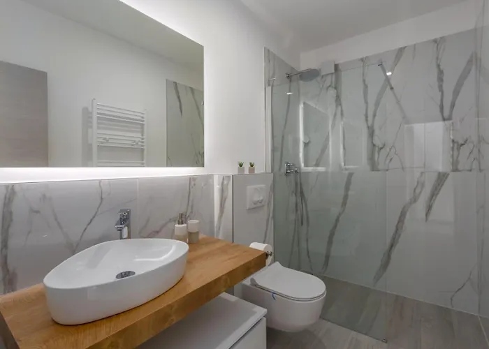 Matic Ground Floor With Shared Pool *