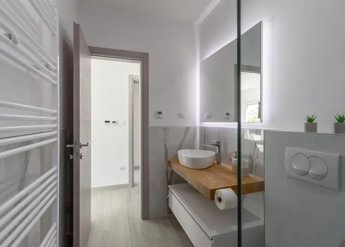 Matic Ground Floor With Shared Pool Funtana