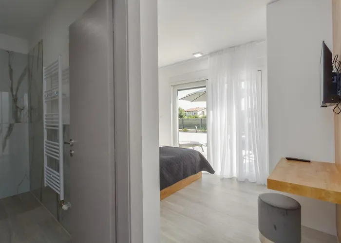 Matic Ground Floor With Shared Pool