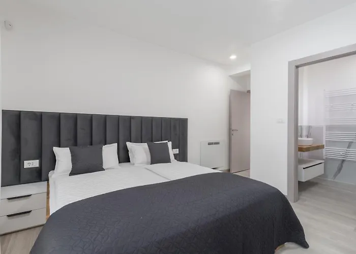 Matic Ground Floor With Shared Pool