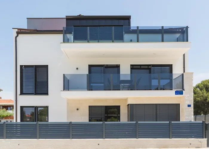 Matic Ground Floor With Shared Pool Apartamento