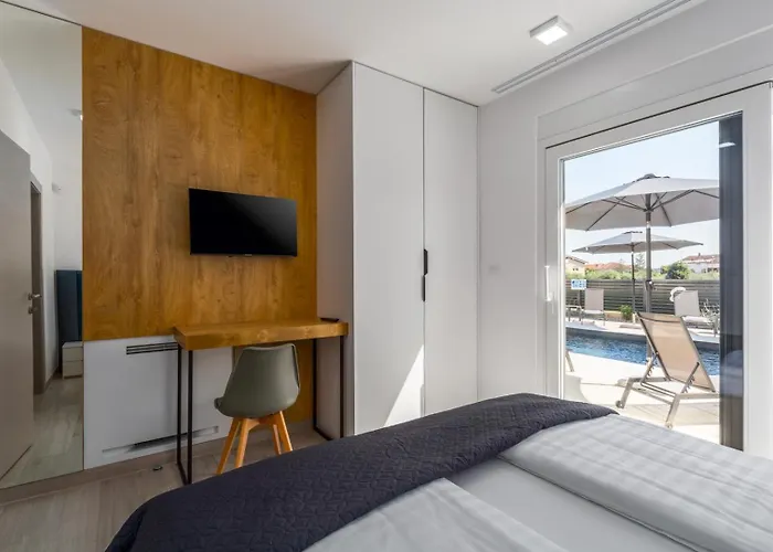 Matic Ground Floor With Shared Pool Funtana