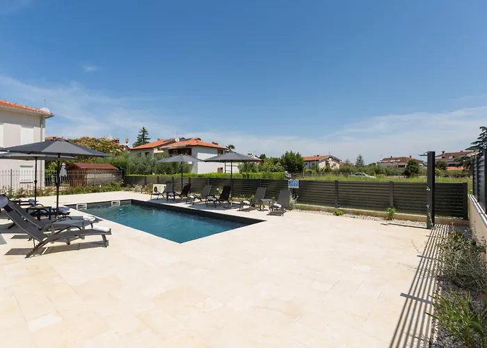 Matic Ground Floor With Shared Pool * Funtana