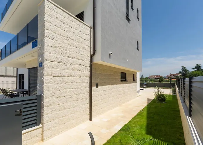 Matic Ground Floor With Shared Pool Apartamento