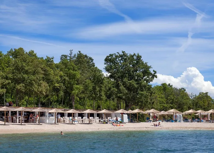 Matic Ground Floor With Shared Pool