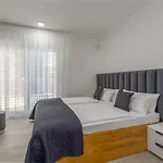 Matic Ground Floor With Shared Pool * Funtana
