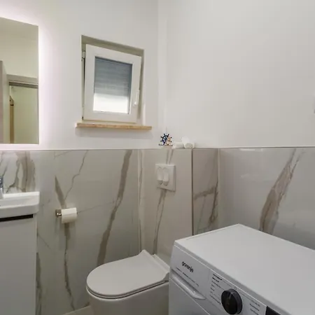 Lägenhet Matic Ground Floor With Shared Pool *