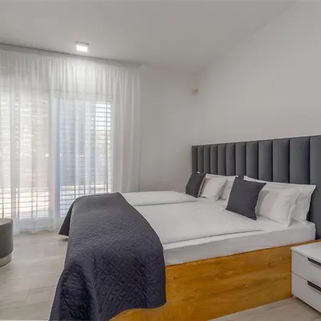 Matic Ground Floor With Shared Pool * Funtana