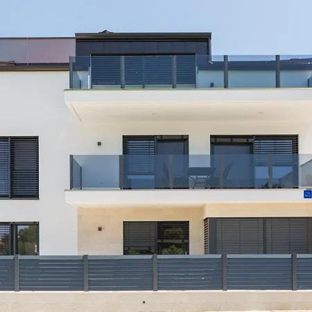 Matic Ground Floor With Shared Pool Apartment