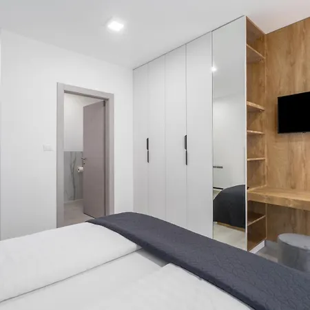 Lägenhet Matic Ground Floor With Shared Pool