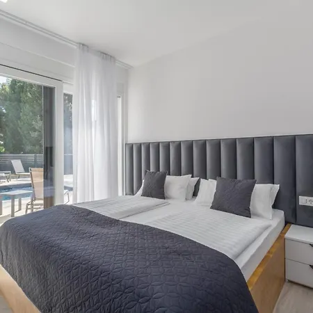 Matic Ground Floor With Shared Pool Lägenhet *