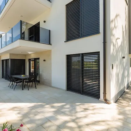 아파트 Matic Ground Floor With Shared Pool *