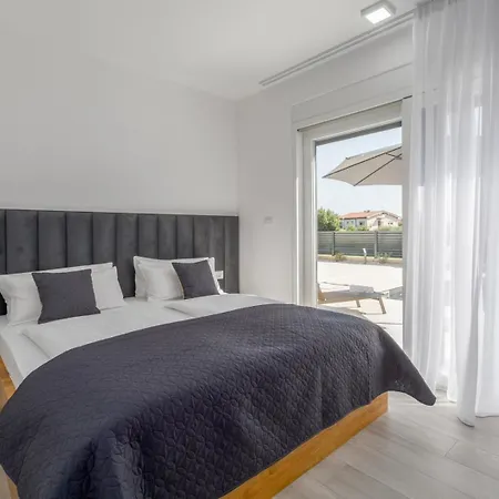 Apartment Matic Ground Floor With Shared Pool Funtana