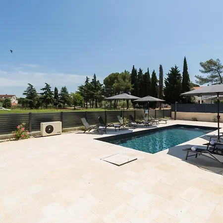 Matic Ground Floor With Shared Pool * Funtana