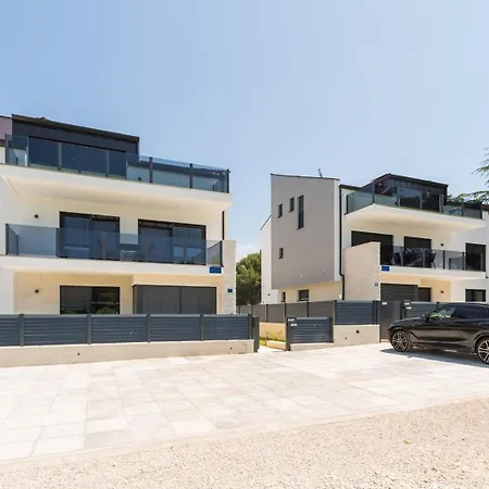 Matic Ground Floor With Shared Pool Apartment