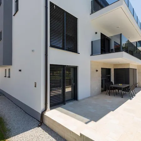Apartment Matic Ground Floor With Shared Pool Funtana