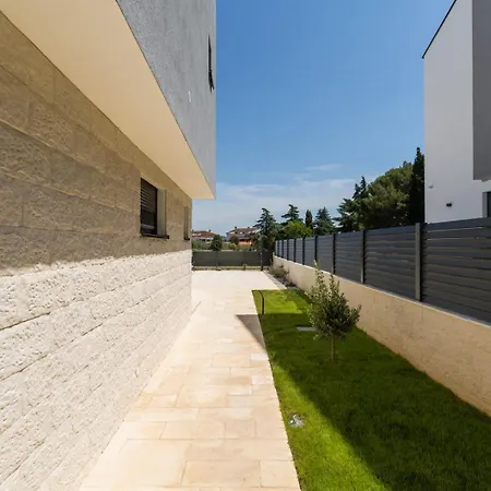 Matic Ground Floor With Shared Pool Apartment *