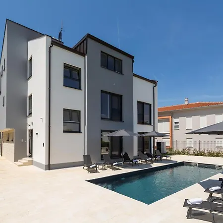 Apartment Matic Ground Floor With Shared Pool Funtana