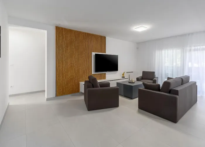아파트 Matic Ground Floor With Shared Pool *