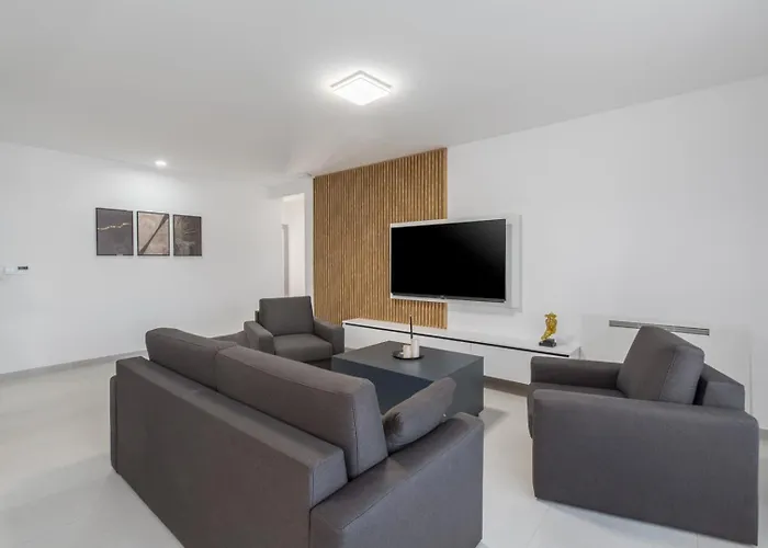 아파트 Matic Ground Floor With Shared Pool