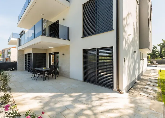 아파트 Matic Ground Floor With Shared Pool *