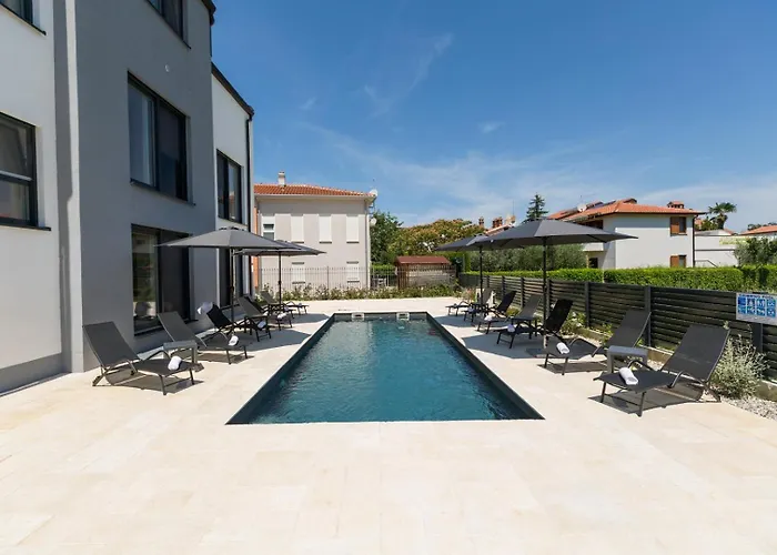 Matic Ground Floor With Shared Pool