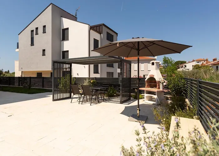 Matic Ground Floor With Shared Pool 아파트